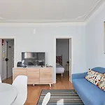 Elegant Riverview Apartment In Historical Lisbon